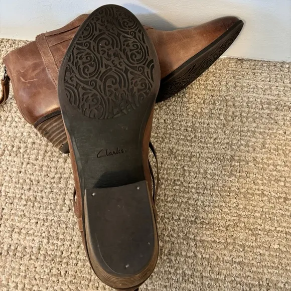 🐎 Clarks Spye Celeste Casual Ankle Boots Womens Size 9M Brown Leather Fringe Zip
