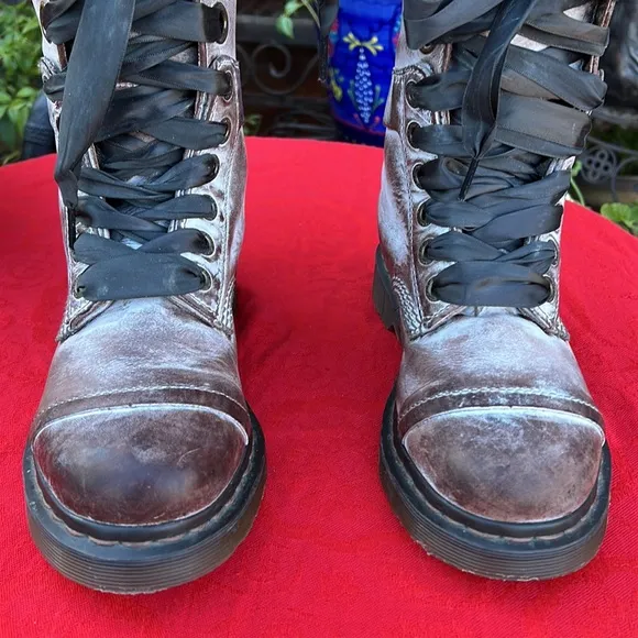 🌺 Dr. Martens Triumph Washed Brown Floral Tall 12 Eye Boots 🌺