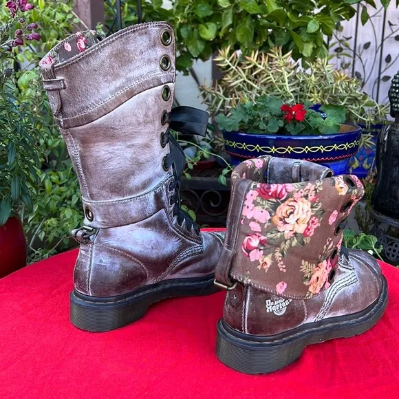 🌺 Dr. Martens Triumph Washed Brown Floral Tall 12 Eye Boots 🌺