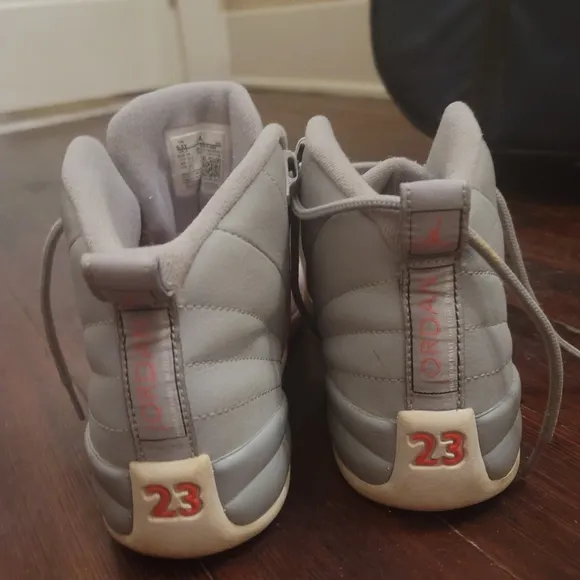 💝 Jordan's size 6.5 Y Grey and orange shoes, like new! 🍊