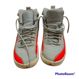 💝 Jordan's size 6.5 Y Grey and orange shoes, like new! 🍊