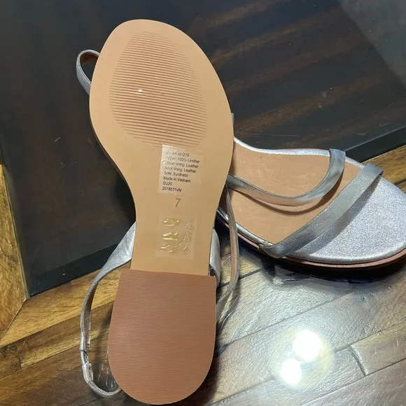 - Madewell The Heidi Slingback Sandal in Metallic Size 7
