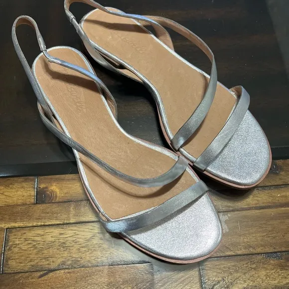 - Madewell The Heidi Slingback Sandal in Metallic Size 7