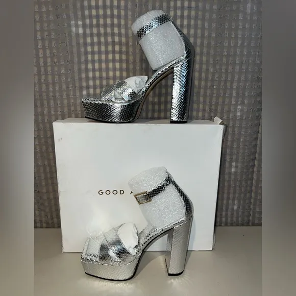🪩 NIB! Good American Silver Platform Sandals