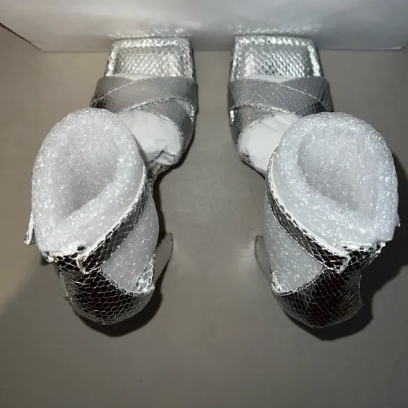 🪩 NIB! Good American Silver Platform Sandals