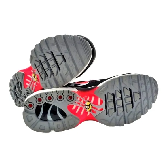 🆕 NIKE Shoes AIR MAX PLUS TN Hot Lava Athletic Sneaker