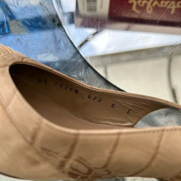 👠 Salvatore Ferragamo brown Suede Shoes