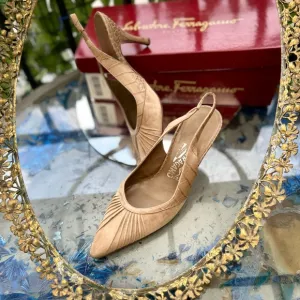 👠 Salvatore Ferragamo brown Suede Shoes