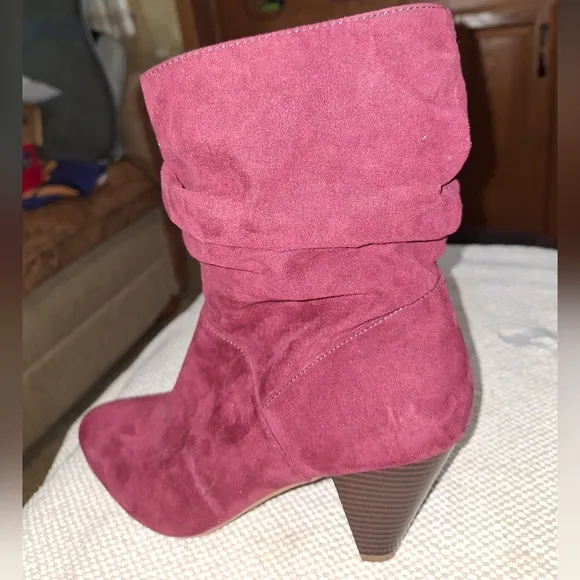 A pair of Kaari Blues Kensie burgundy booties in a ladies size 8.5.