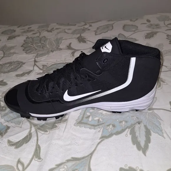 A pair of Nike Hurache baseball shoes. Like new condition. In a mens size 16.