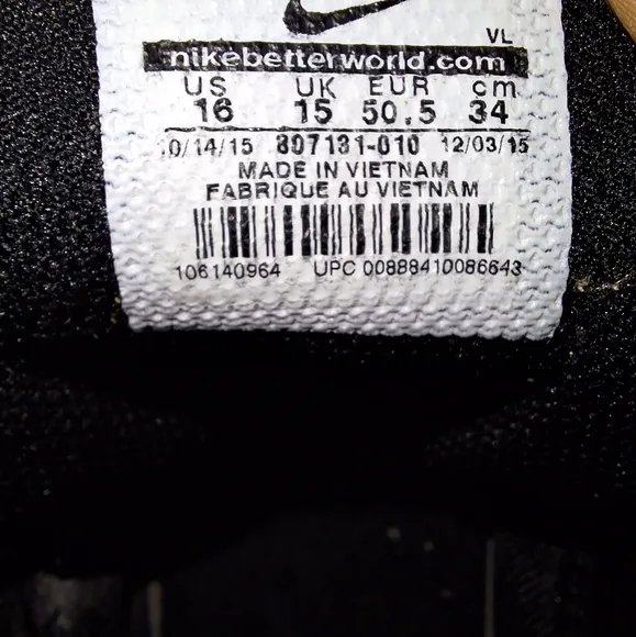 A pair of Nike Hurache baseball shoes. Like new condition. In a mens size 16.