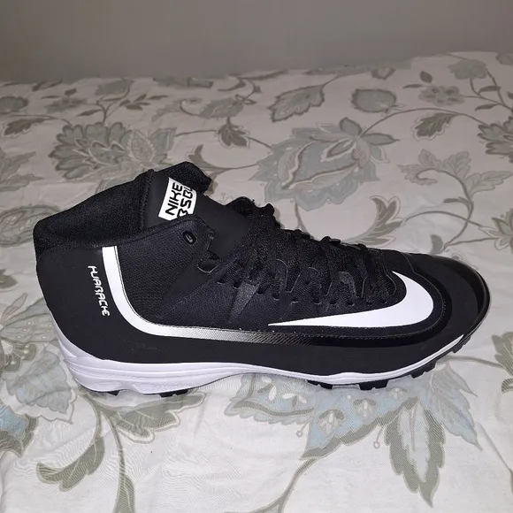 A pair of Nike Hurache baseball shoes. Like new condition. In a mens size 16.