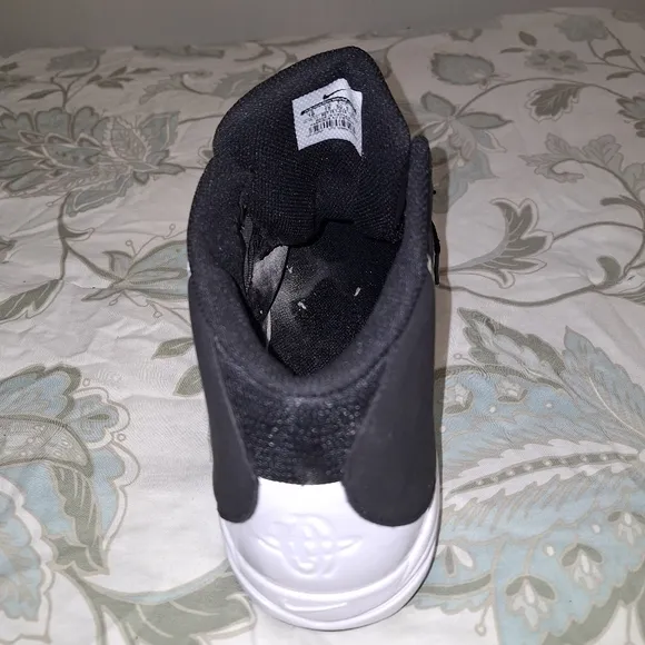 A pair of Nike Hurache baseball shoes. Like new condition. In a mens size 16.