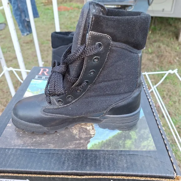 A pair of Rocky Magnum black leather work boots. Mens size 7.5. EUC.