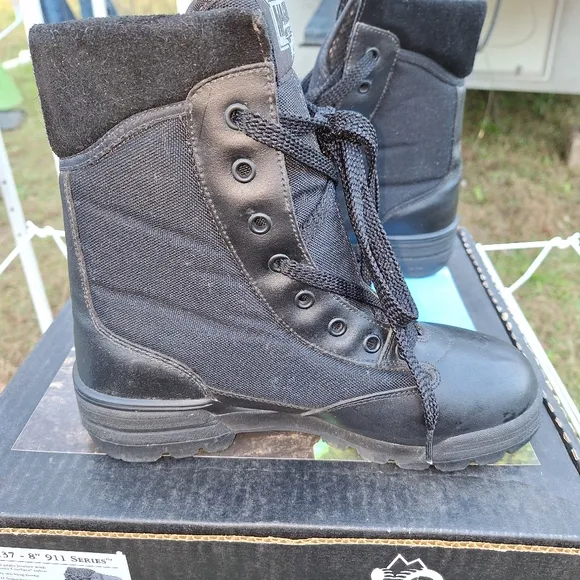 A pair of Rocky Magnum black leather work boots. Mens size 7.5. EUC.