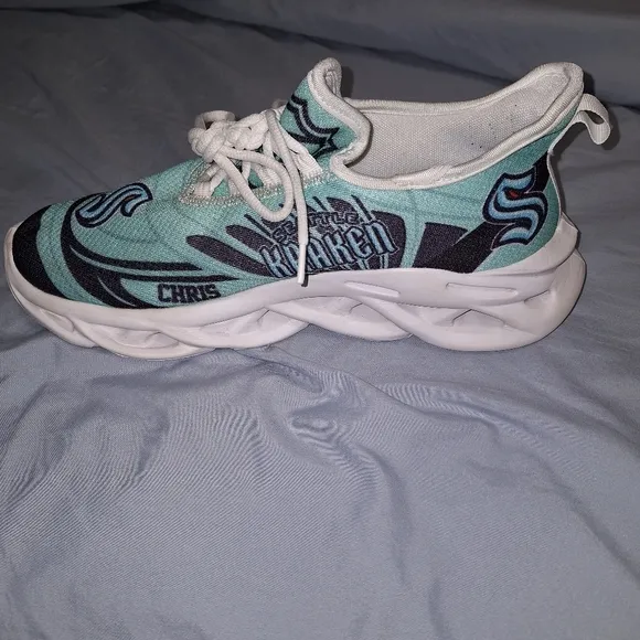 A pair of Seattle Kraken Chris athletic shoes in a EU 43 size 43, or US 9/9.5.