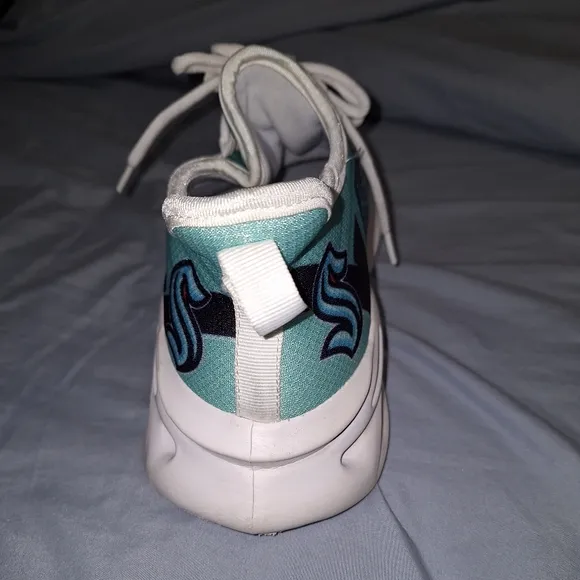 A pair of Seattle Kraken Chris athletic shoes in a EU 43 size 43, or US 9/9.5.
