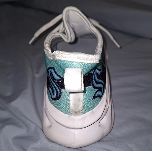 A pair of Seattle Kraken Chris athletic shoes in a EU 43 size 43, or US 9/9.5.