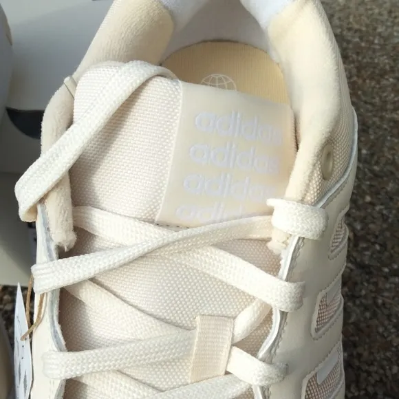adidas MIDCITY LOW SHOES