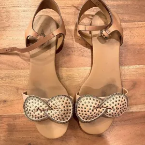 Adorable See by Chloe sandals