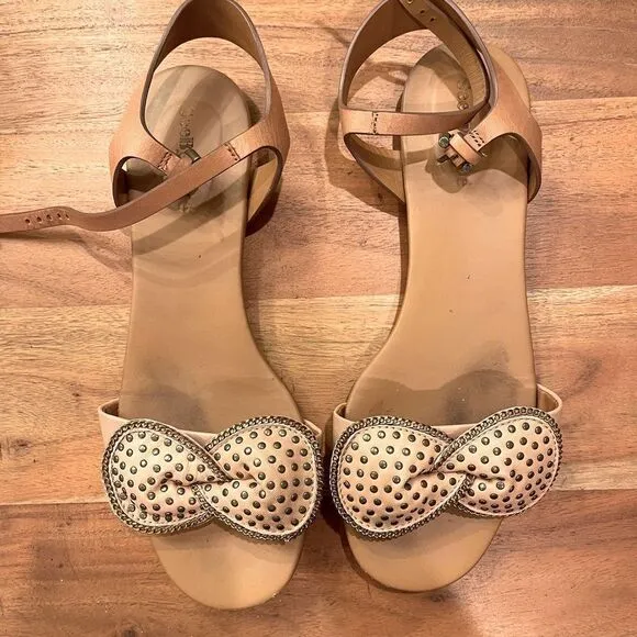 Adorable See by Chloe sandals