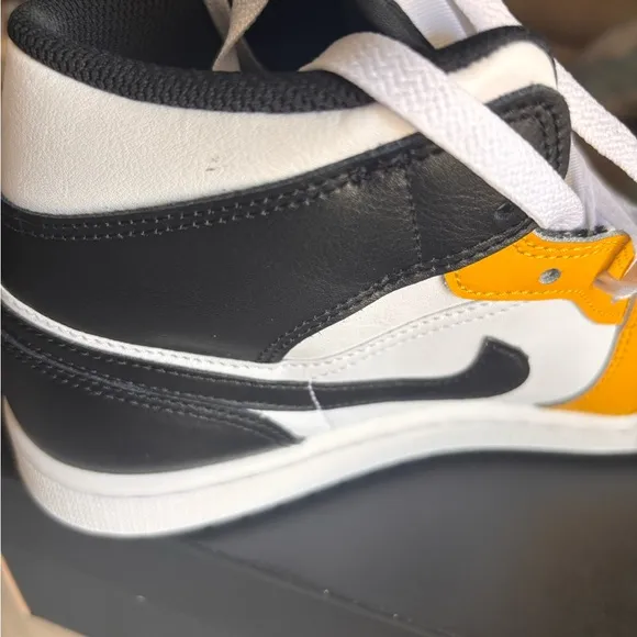 Air Jordan 1 MID Men's Black and Yellow Sneakers