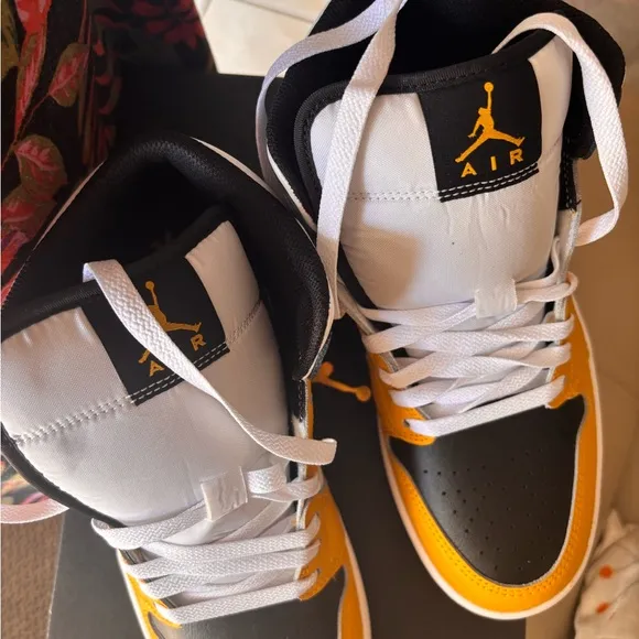Air Jordan 1 MID Men's Black and Yellow Sneakers