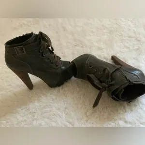 ALDO Size: 7 Color: Dark Green 😍
