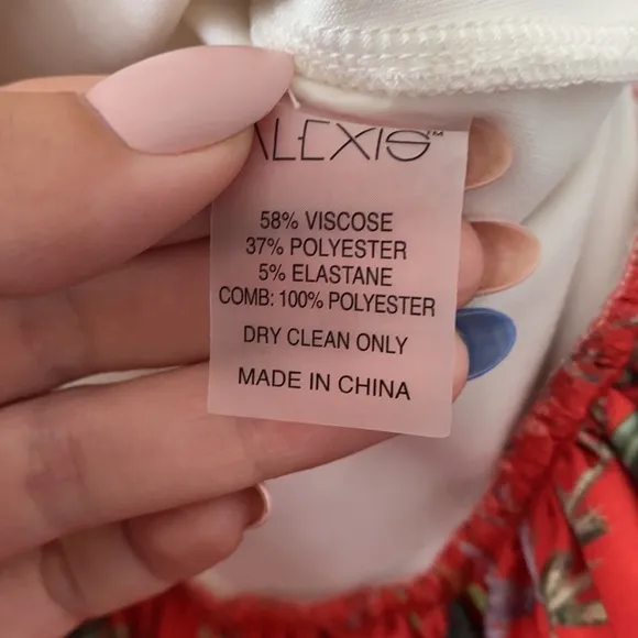Alexis Estelle Dress, size S. White dress with red