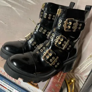 ALICE  OLIVIA Super cool leather elegant ankle boots! NEW