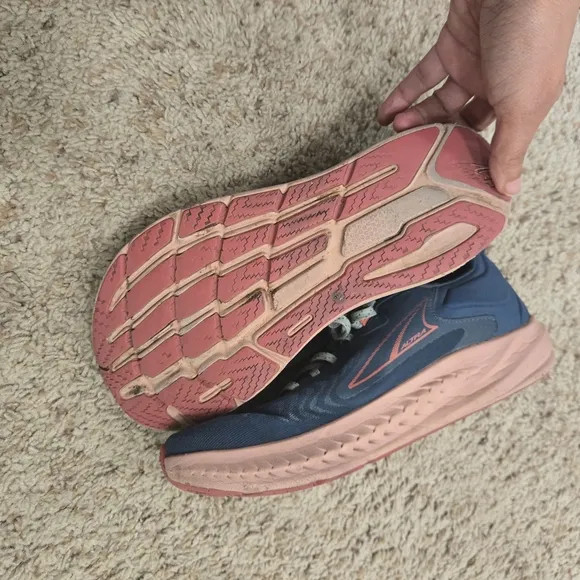 Altra Torin 7 Running Shoes - Navy and Pink Size 9