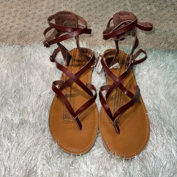 American Eagle 🦅 NWT sandals size 10