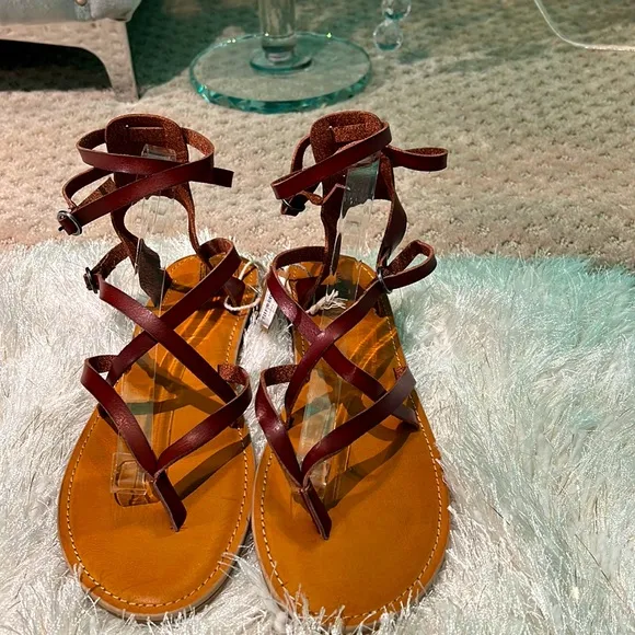 American Eagle 🦅 NWT sandals size 10