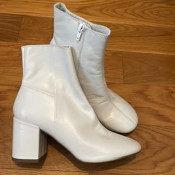 &amp; Other Stories White Leather Ankle Boots 37