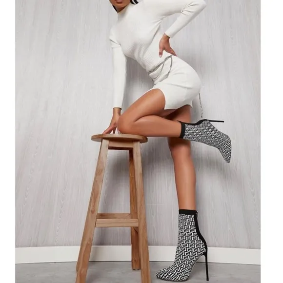 Ankle Boot In Two-tone Black And White Stretch Knit With Monogram