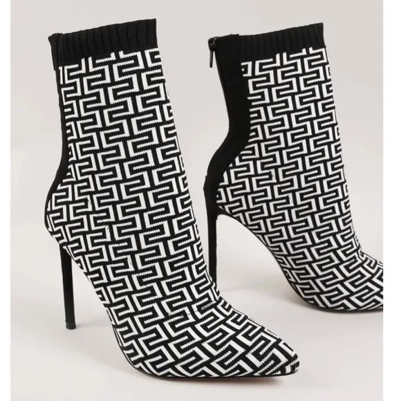 Ankle Boot In Two-tone Black And White Stretch Knit With Monogram