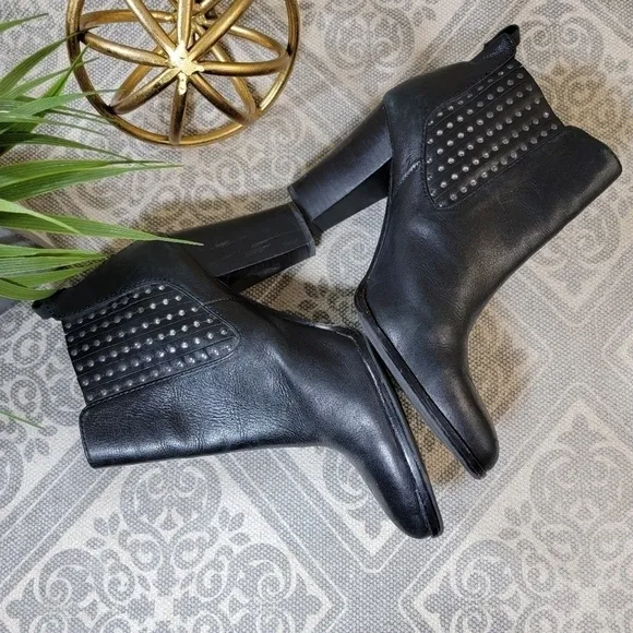 Antonio Melani Eadie Black Studded Leather Ankle Boots booties Size 10