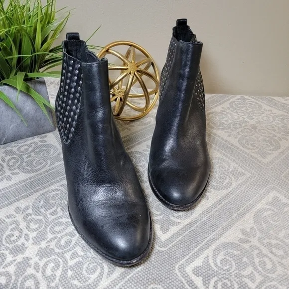 Antonio Melani Eadie Black Studded Leather Ankle Boots booties Size 10