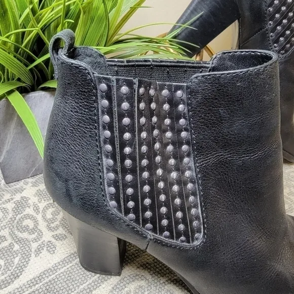 Antonio Melani Eadie Black Studded Leather Ankle Boots booties Size 10