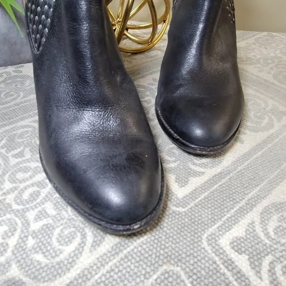 Antonio Melani Eadie Black Studded Leather Ankle Boots booties Size 10