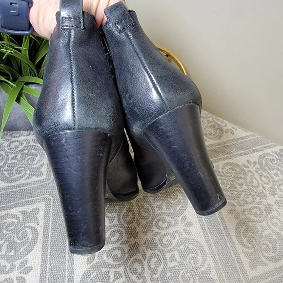 Antonio Melani Eadie Black Studded Leather Ankle Boots booties Size 10