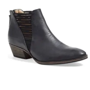 Aquatalia Farrah Leather Chelsea Ankle Boots size 5