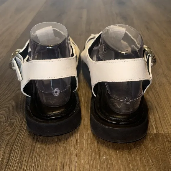 AQUATALIA Ginata Leather Fisherman Sandals In White ladies size 10.5