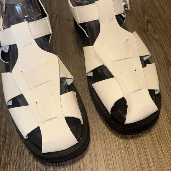 AQUATALIA Ginata Leather Fisherman Sandals In White ladies size 10.5