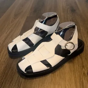 AQUATALIA Ginata Leather Fisherman Sandals In White ladies size 10.5