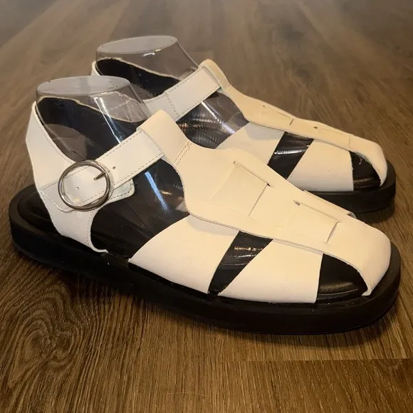 AQUATALIA Ginata Leather Fisherman Sandals In White ladies size 10.5