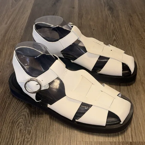 AQUATALIA Ginata Leather Fisherman Sandals In White ladies size 10.5