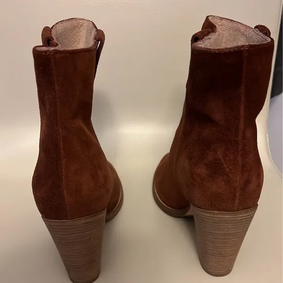 Aquatalia Terracotta Flo Weatherproof Suede Ankle Western Boots, Size 8