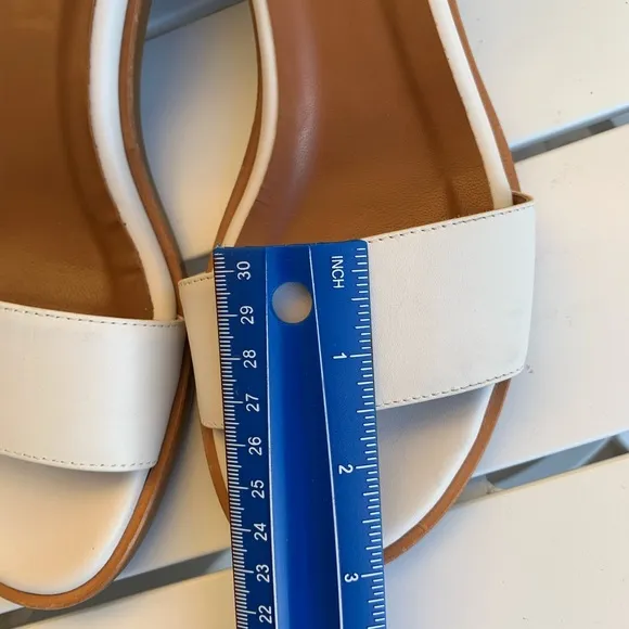 Aquatalia White leather sandals 7