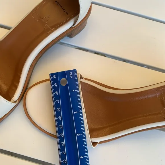 Aquatalia White leather sandals 7